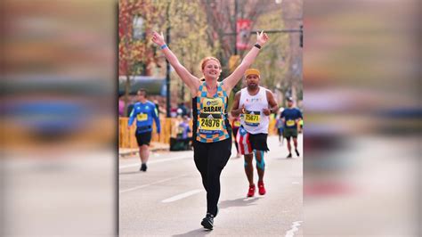 'She's with you every step of the way': A Chicago Marathon runner honors mother, raises awareness for suicide prevention